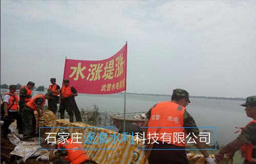 河北沿海地區(qū)，現(xiàn)場(chǎng)為堵水墻建設(shè)工作進(jìn)行中